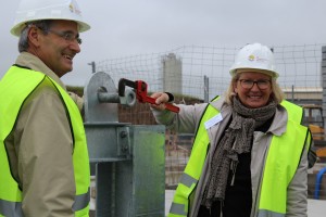 Roger Litaudon Catherine Corti Pose premier boulon du silo UCAL à Varennes sur Allier